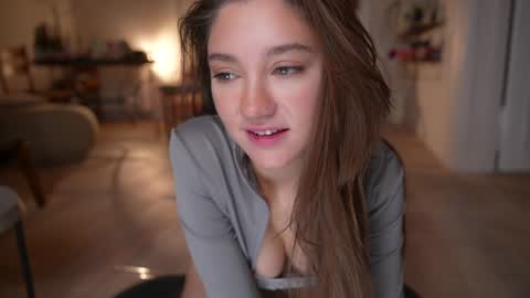 Mia online show from 11-28-25, 06:32