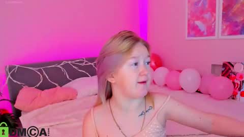 Mia online show from 10-05-25, 02:32