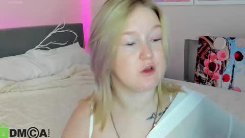 Mia online show from 10-12-25, 02:21