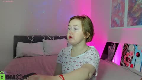 Mia online show from 10-20-25, 02:34