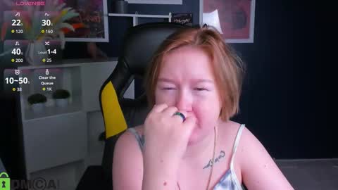 Mia online show from 11-11-25, 02:44