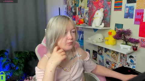 Mia online show from 04-17-26, 02:36