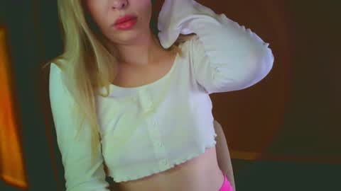 Snapshot of mia_fleur_ chatting on 12-14-24, 08:51 Mia online show from 12-14-24, 08:51