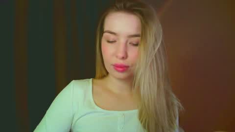 Snapshot of mia_fleur_ chatting on 01-07-25, 05:33 Mia online show from 01-07-25, 05:33