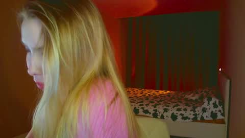 Snapshot of mia_fleur_ chatting on 02-24-25, 10:47 Mia online show from 02-24-25, 10:47