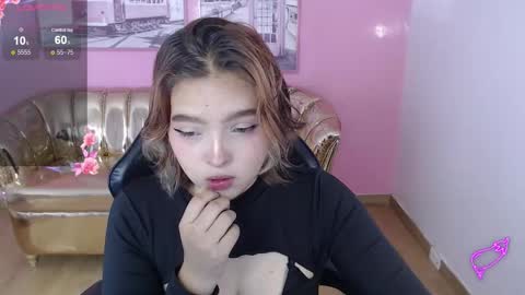 Mia online show from 11-06-25, 01:23