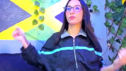 Snapshot of mia_fowler7 chatting on 10-02-25, 03:24 MIA online show from 10-02-25, 03:24