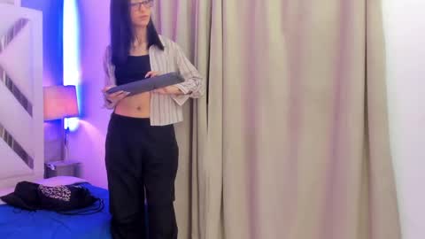 Snapshot of mia_fowler7 chatting on 10-02-25, 07:43 MIA online show from 10-02-25, 07:43