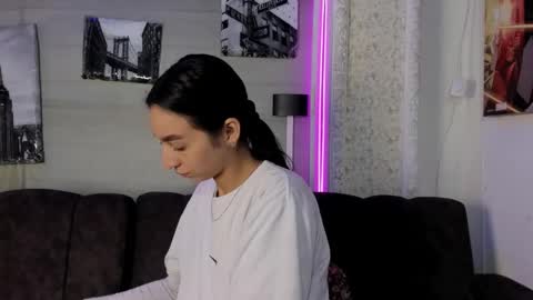 Snapshot of mia_fowler7 chatting on 10-22-25, 12:27 MIA online show from 10-22-25, 12:27