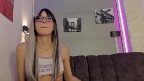 Snapshot of mia_fowler7 chatting on 10-28-25, 01:03 MIA online show from 10-28-25, 01:03