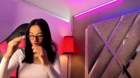 Snapshot of mia_fowler7 chatting on 11-12-25, 01:00 MIA online show from 11-12-25, 01:00