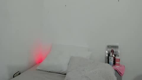 Mia online show from 03-01-26, 06:59