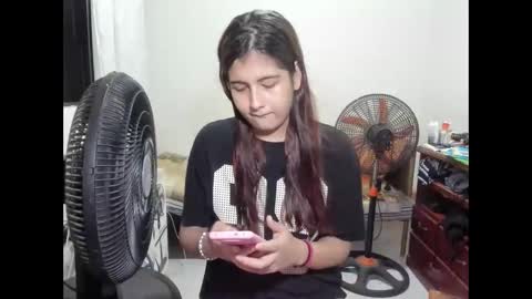 Snapshot of mia_goth766259 chatting on 11-27-25, 10:23 izzy online show from 11-27-25, 10:23