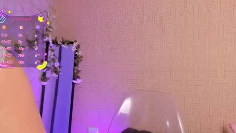 Mia online show from 09-24-25, 11:13