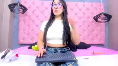 Mia online show from 01-14-26, 12:33