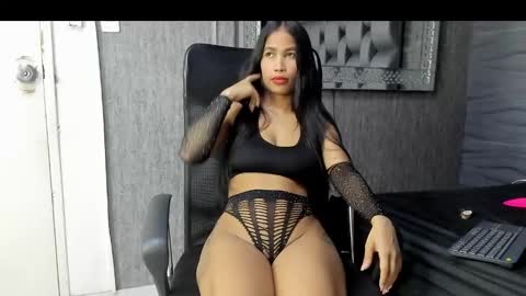 Snapshot of mia_kleim chatting on 01-10-25, 02:35 MIA KLEIM online show from 01-10-25, 02:35