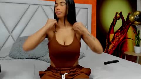 MIA KLEIM online show from 12-05-25, 01:36