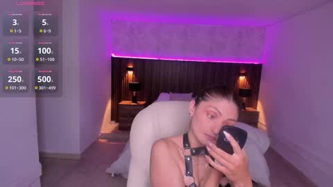 Snapshot of mia_lanee_ chatting on 10-21-25, 11:11 Mia Lane online show from 10-21-25, 11:11