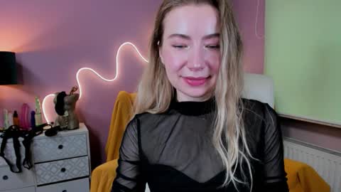 Mia online show from 09-17-25, 06:48