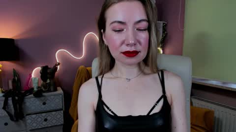 Mia online show from 09-25-25, 07:01