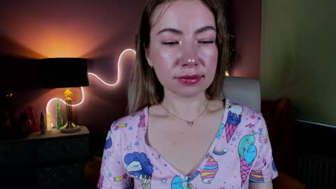 Mia online show from 10-25-25, 06:43