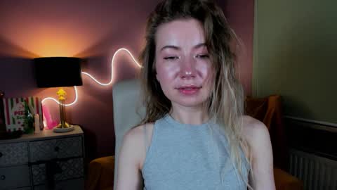 Mia online show from 11-09-25, 02:59