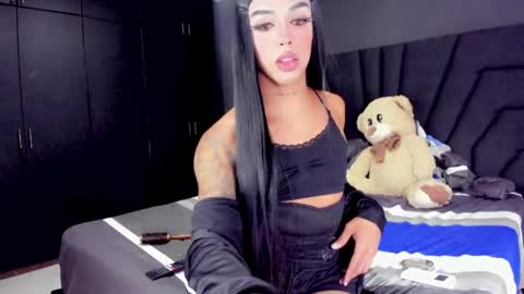 Mia3 online show from 10-12-25, 01:37