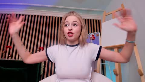 Mia here Appreciate your support online show from 01-01-25, 03:24