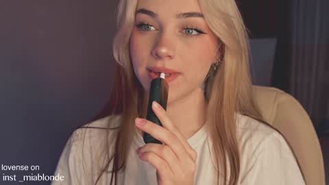 Snapshot of mia_milagros chatting on 12-25-24, 02:25 mia_milagros online show from 12-25-24, 02:25