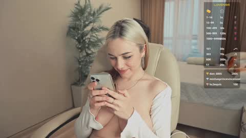 Snapshot of mia_milagros chatting on 01-28-25, 11:49 mia_milagros online show from 01-28-25, 11:49