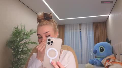 Snapshot of mia_milagros chatting on 02-14-25, 04:15 mia_milagros online show from 02-14-25, 04:15