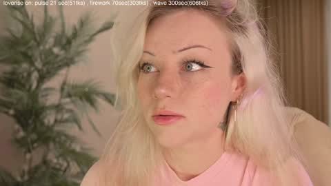 Snapshot of mia_milagros chatting on 11-04-25, 01:48 mia_milagros online show from 11-04-25, 01:48