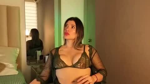 Snapshot of mia_monroe_888 chatting on 11-10-25, 09:58 Mia Monroe online show from 11-10-25, 09:58