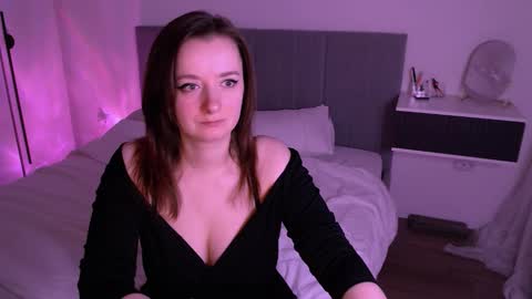 Mia online show from 10-28-25, 01:47