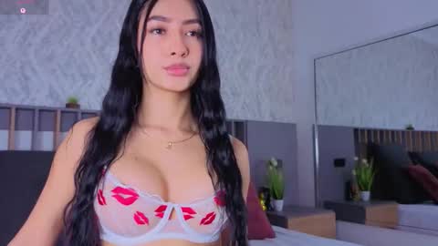 Snapshot of mia_oceann chatting on 11-26-25, 02:29 MIa online show from 11-26-25, 02:29