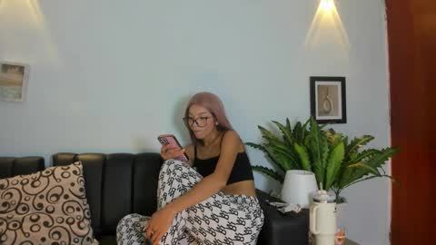 mia_petite72 online show from 11-13-25, 10:30