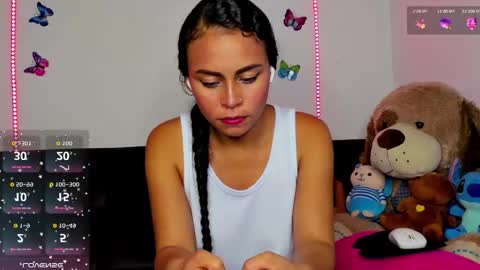 Snapshot of mia_phalmer chatting on 10-18-25, 05:10 Mia online show from 10-18-25, 05:10