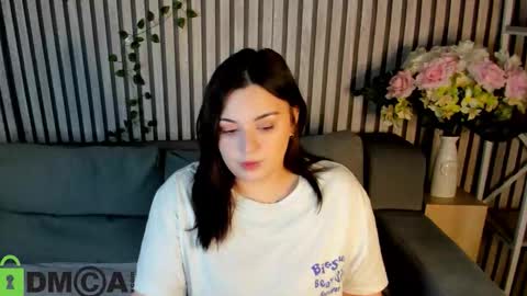 Mia online show from 11-05-25, 01:16