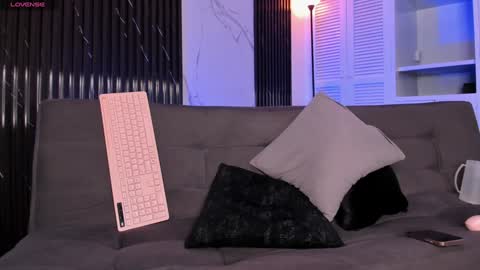 Mia online show from 12-07-24, 03:58