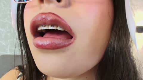 Mia Roux online show from 01-02-25, 10:01