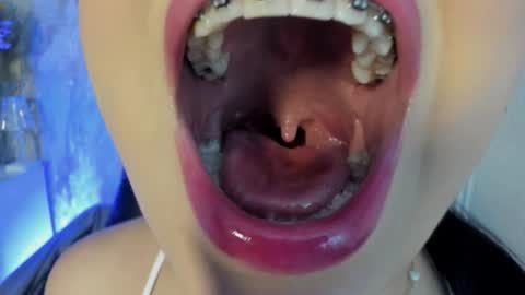 Mia Roux online show from 11-04-25, 09:03