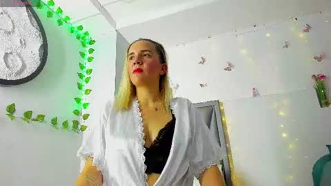 Snapshot of mia_salome23 chatting on 06-23-26, 01:53 mia_salome23 online show from 06-23-26, 01:53