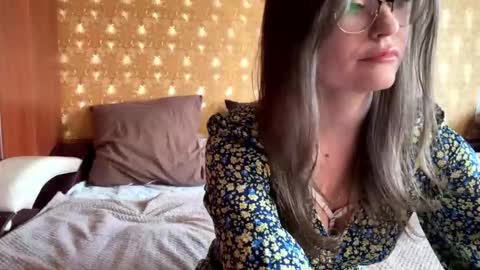 Snapshot of mia_shine_bright chatting on 11-09-25, 06:12 Mia online show from 11-09-25, 06:12