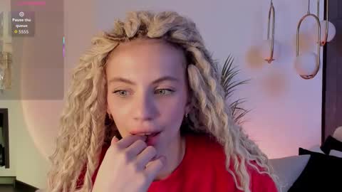 Mia online show from 10-24-25, 06:10