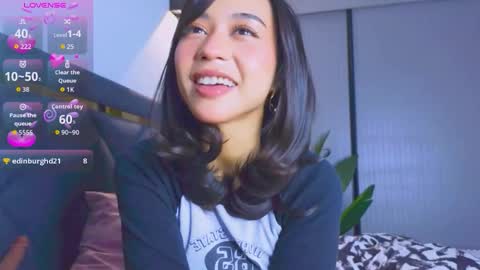 Mia online show from 10-23-25, 04:17