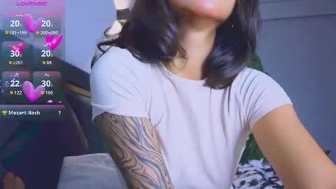 Mia online show from 11-07-25, 05:57