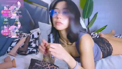 Mia online show from 11-19-25, 03:56