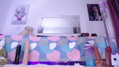 Mia  online show from 01-08-25, 04:12