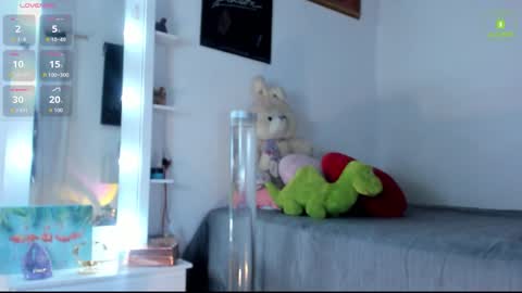 Mia  online show from 11-22-25, 02:21