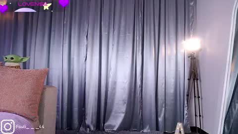 Mia online show from 09-12-25, 02:33